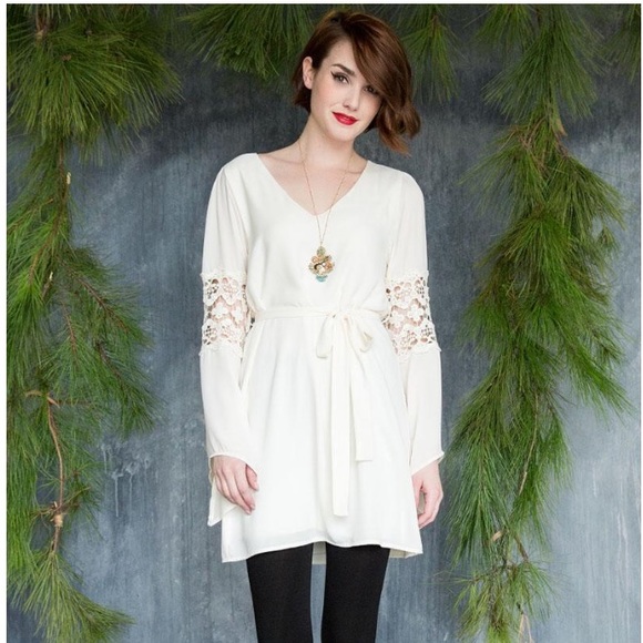 Francesca's Collections Dresses & Skirts - HP! 🎉Francesca's Everwood White Crochet Dress